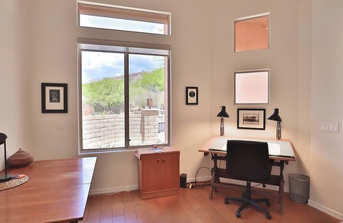 Sabino Hills House | Modern 2BR/2BA Golf Course Retreat | Fairway & Pond Views | Patio + Hiking Nearby | Arizona National Golf Course
