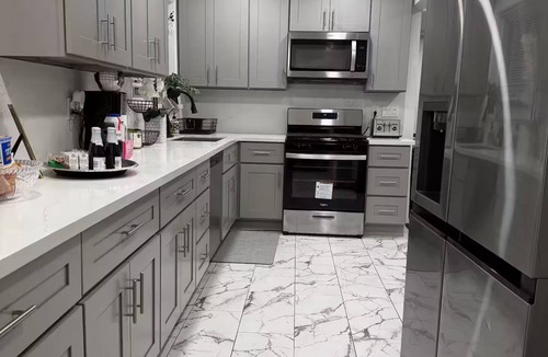 Los Angeles House | Modern 2BR Home, SoFi, LAX, Parking, Fast WiFi