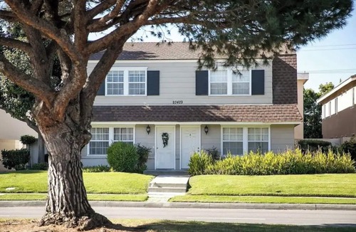 Southwood Riviera House | Modern 2BR Townhome in South Torrance