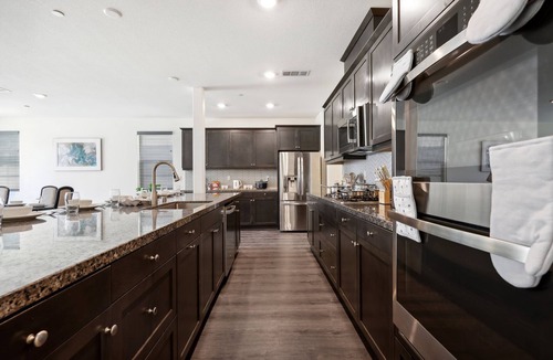 Sun City House | Modern 3000 sqft, Gated Yard, Garage, 5BR/3.5BTH