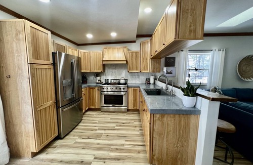 Mountainaire Cabin | Modern 3B/2BA Cabin, gameroom, Weber grill, EV Chargers & decks/patios