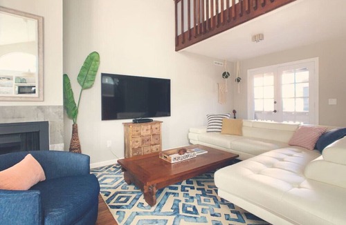 South Mission Beach Condo | Modern 3bd Beach House|Walk to Belmont Park + Parking