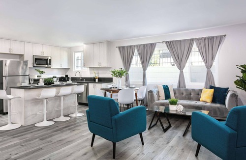 Glendale Apartment | Modern 3BR Apt with Parking in Glendale