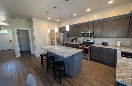 Hildale House | Modern 3BR Hildale Oasis near Zion, King Bed & Balcony, Massive Cliff Views!