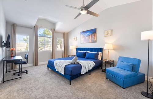 Paradise Valley Apartment | Modern 3BR Home Pets, 7 Min to Airport, Parking