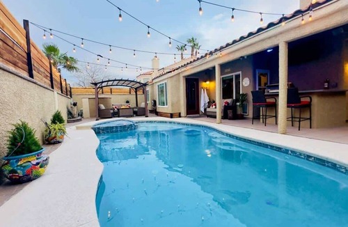 Las Vegas House | Modern 3BR Home with Pool, Jacuzzi, Games Room
