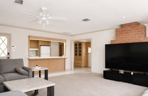 Hanford House | Modern 3BR Retreat + Game Room + 2 King Beds