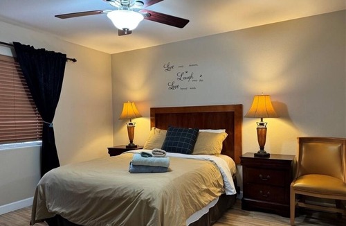 Sovana House | Modern 4BR/2BA House, Cal King Bed, Las Vegas Gem! S Rainbow Blvd & Russell Rd.
