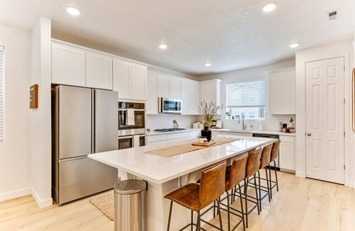 American Fork House | Modern 4BR Home, Rooftop Patio, Mountain Views