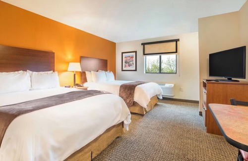 West Jordan Hotel | Modern Comfort! Full Kitchen | Near Jordan Landing– Shopping Just Steps Away!