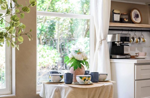 Pomona House | Modern Cozy Stay w Outdoor Patio & Grill
