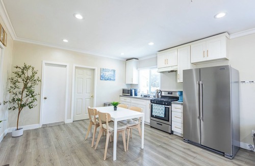 Logan Heights House | Modern Cozy Stylish Home AC W/D Parking - 3 minutes to Balboa Park