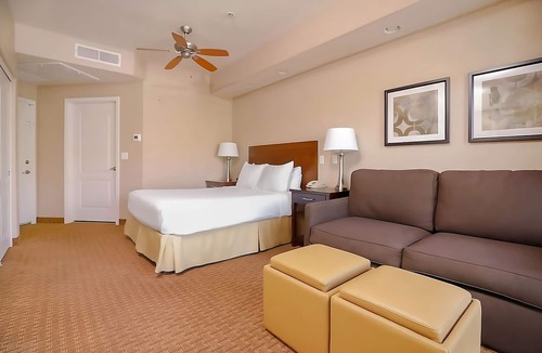 North Scottsdale Hotel | Modern Elegance in the City! Outdoor Swimming Pool, Full Kitchen, Free Parking!