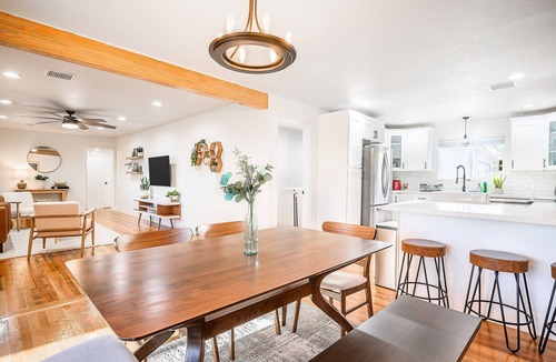 Rancho Oakey House | Modern EV charger 10 mins from Strip+Airport
