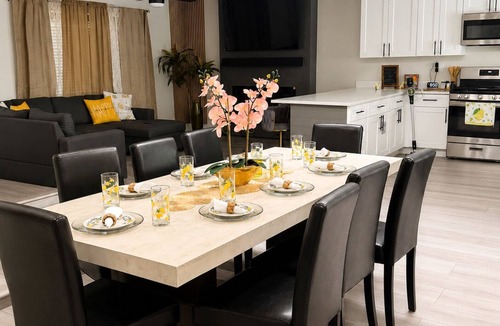 Winchester House | Modern Family Oasis w/Pool BBQ | 10 min to Strip