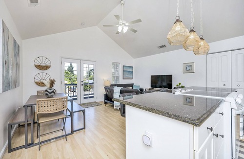 Middletown House | Modern Home in downtown Middletown! Walk to shops & restaurants!