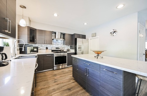 Chinatown Bed & Breakfast | Modern House 4 Miles to Strip