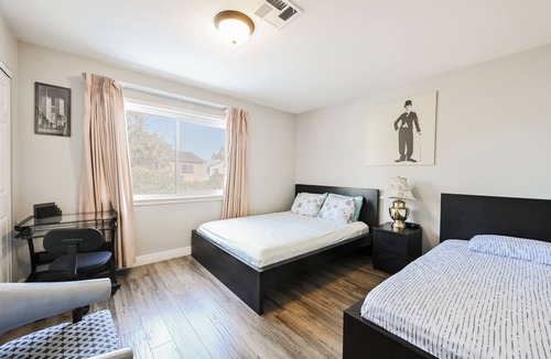 Chinatown Bed & Breakfast | Modern House 4 Miles to Strip