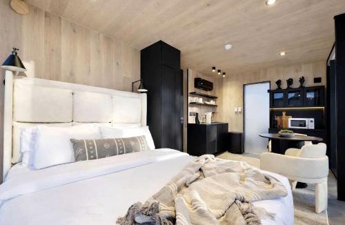 Torrey House | Modern Mirror Cabin Retreat with Stargazing & Desert Views near Capitol Reef, Torrey Utah