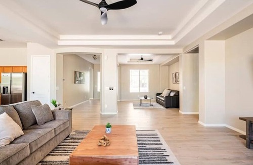 South Mountain House | Modern Phoenix Retreat & Open-Concept Living Area!
