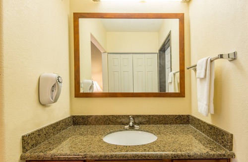 Glendale Sports and Entertainment District Apartment | Modern Phoenix Suite + Walk to Gila River Arena | Heated Outdoor Pool