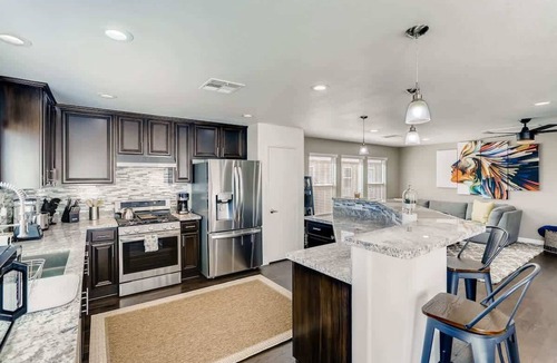 Henderson House | Modern Pool House - 15min to the strip!