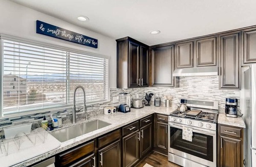 Henderson House | Modern Pool House - 15min to the strip!