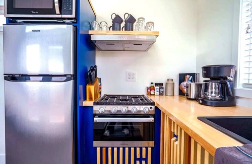 Apple Valley House | Modern tiny home near Zion | Private Deck | Views