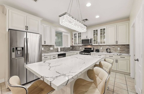 Rhodes Ranch House | Modern Vegas 4BR with BBQ, Balcony & Parking