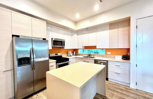 Canoga Park Villa | Modern Villa in West Hills