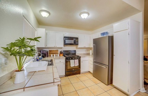 Moreno Valley House | Moreno Valley Family Retreat Near HWY 60