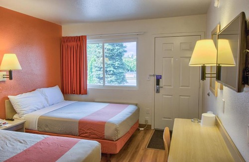 Holly Hotel | Motel 6-Everett, WA - North
