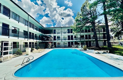 Woodlands Village Hotel | Motel 6-Flagstaff, AZ - West - Woodland Village