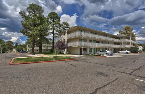 Woodlands Village Hotel | Motel 6-Flagstaff, AZ - West - Woodland Village