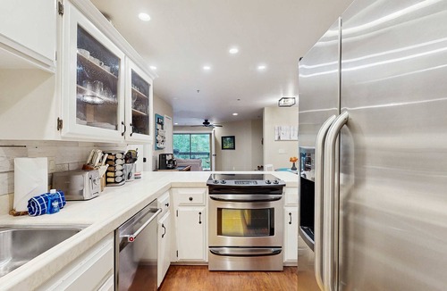 Incline Village Condo | Mountain Retreat: Cozy condo at Ski Way Ridge for your Lake Tahoe escape
