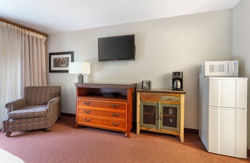 Kohls Ranch Apartment | Mountain Serenity with Outdoor Pool Near Hiking | 3 Units