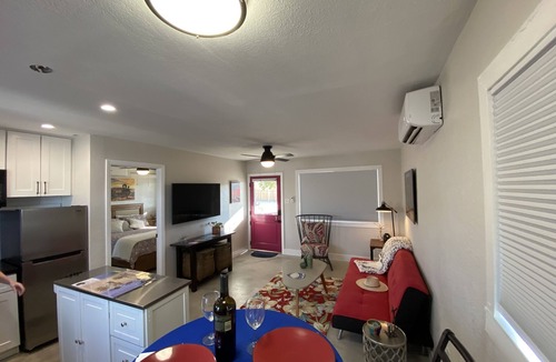 Joshua Tree Apartment | Mountain View Bungalows Under the Stars-Unit A Mars
