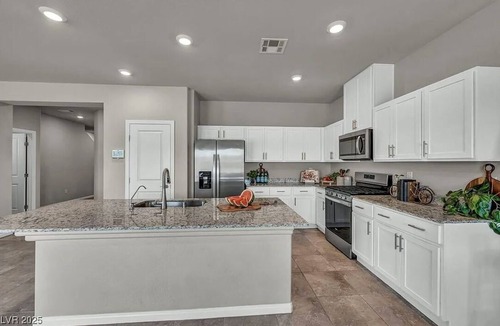 Las Vegas House | Mountain-View Oasis — Private Rooms for Rent