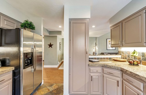 Cottonwood Heights Condo | Mountain Views! Walk to Restaurants and Coffee - Great New Hot Tub