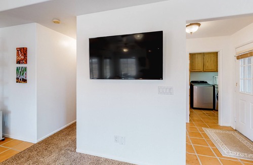 Indian Cove House | Mountain-view desert retreat with central AC, lanai, & washer/dryer