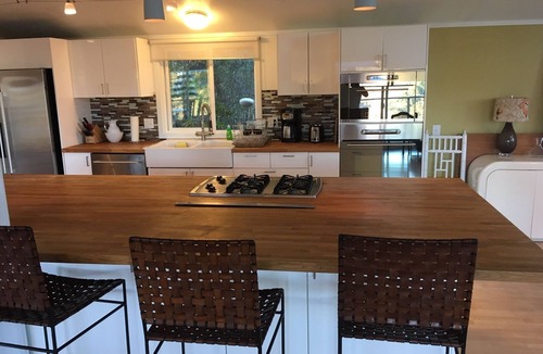 Ukiah House | Mountaintop open home living-pool, hot tub & views!