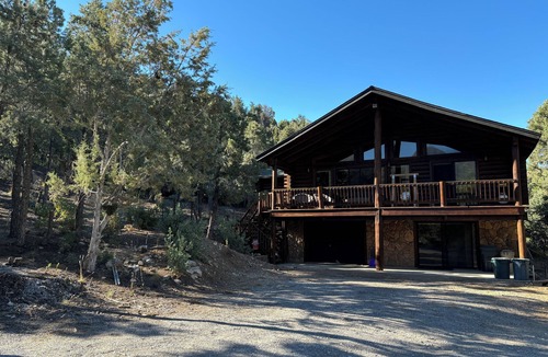 Mount Charleston Cabin | Mt. Charleston Spacious 4BR Log Cabin WiFi - Near Las Vegas