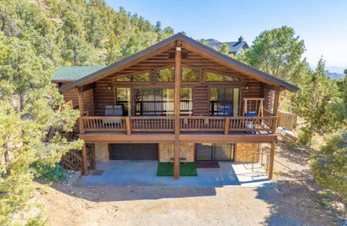 Mount Charleston Cabin | Mt. Charleston Spacious 4BR Log Cabin WiFi - Near Las Vegas