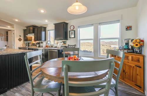 Kingman House | Mtn Views, 15 Mi to Dtwn Kingman: Family Home!