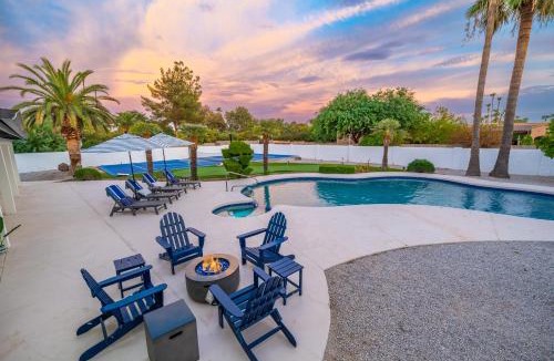 Paradise Valley Village House | Multimillion ResortVillaWaterslidePickleball CourtPuttting greenspagameroom
