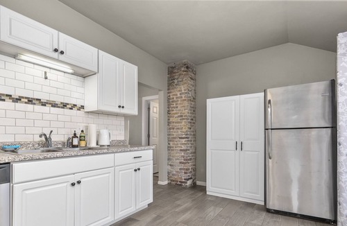 Appleton House | Mysa Home 2- 3bd/2ba downtown Appleton w/firepit