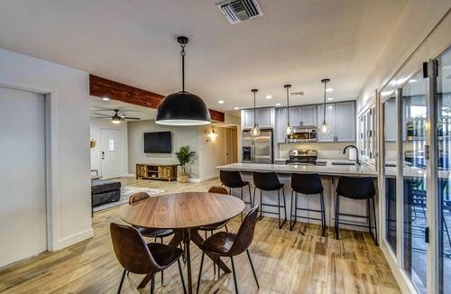 Evergreen House | Near ASU Heated Pool, Hibiscus Hot Tub Firepit BBQ Spring Training
