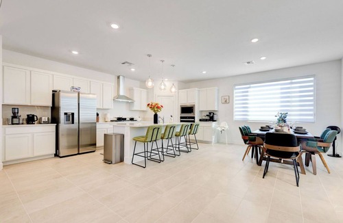 Sovana House | Near Strip Beautiful 6BR8 Beds New Furniture
