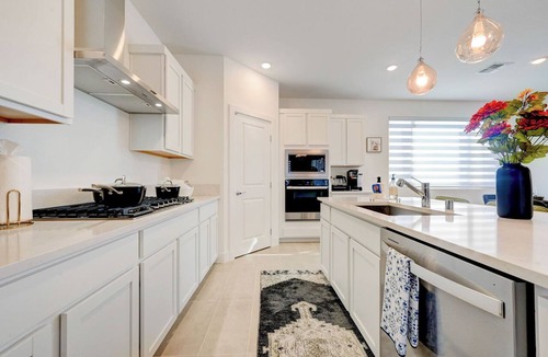 Sovana House | Near Strip Beautiful 6BR8 Beds New Furniture