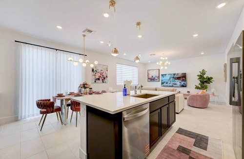Sovana House | Near Strip Beautiful 6BR7Beds Arcade Game